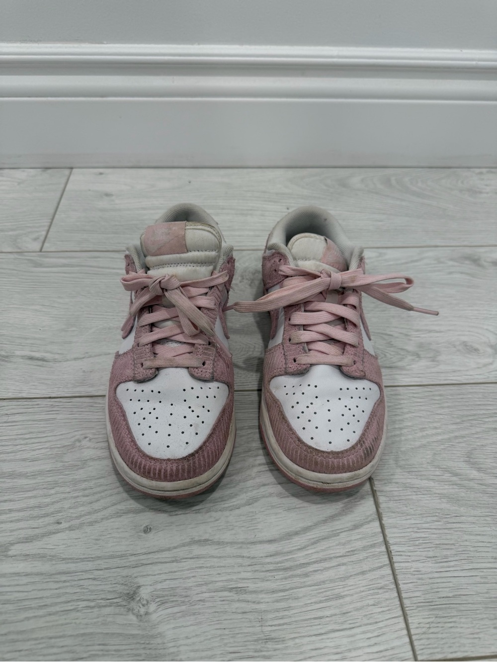 Nike Women’s Low-Top Sneakers in White and Light Pink - Picture 2 of 5